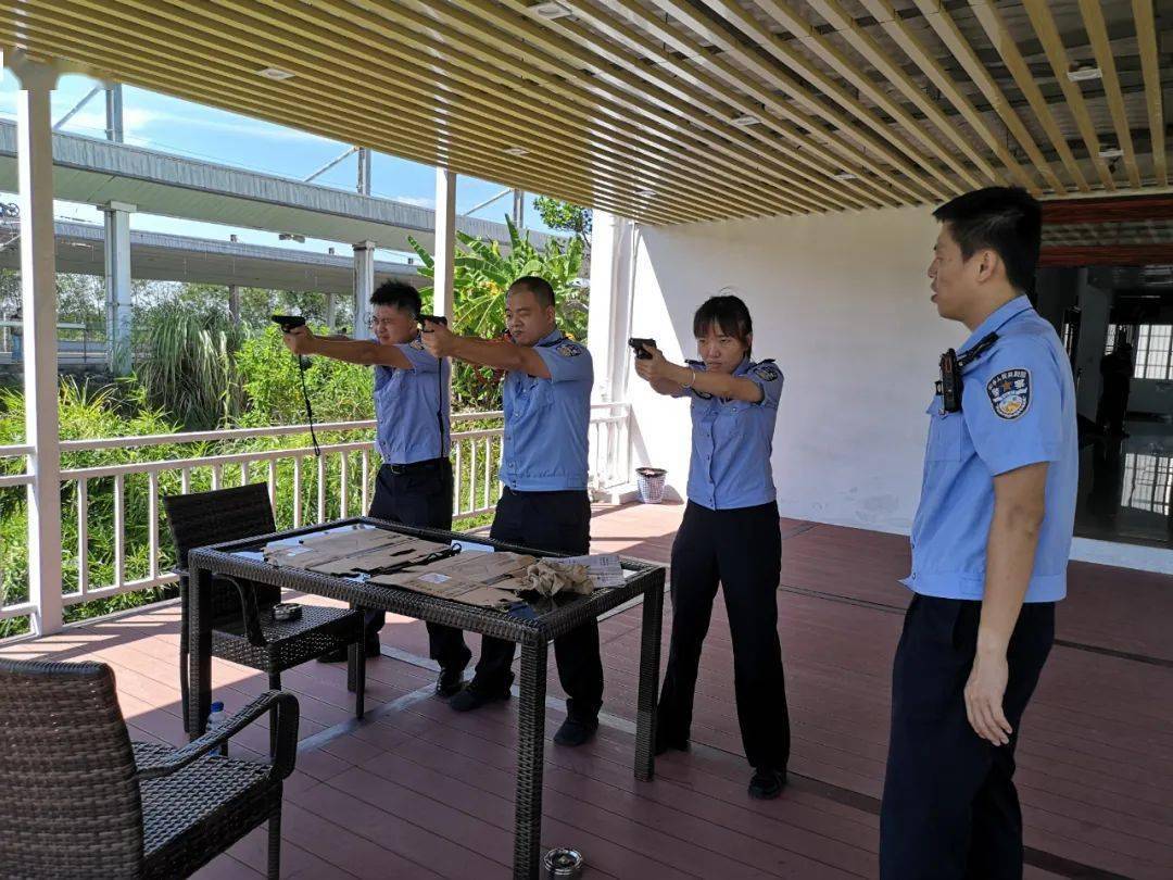 琼海车站派出所开展公务用枪常态化练兵