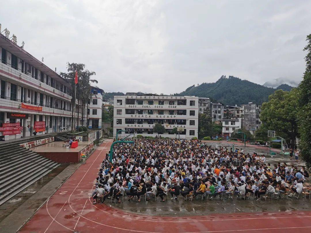 融水县白云乡:法制宣讲进校园 构建平安和谐校园