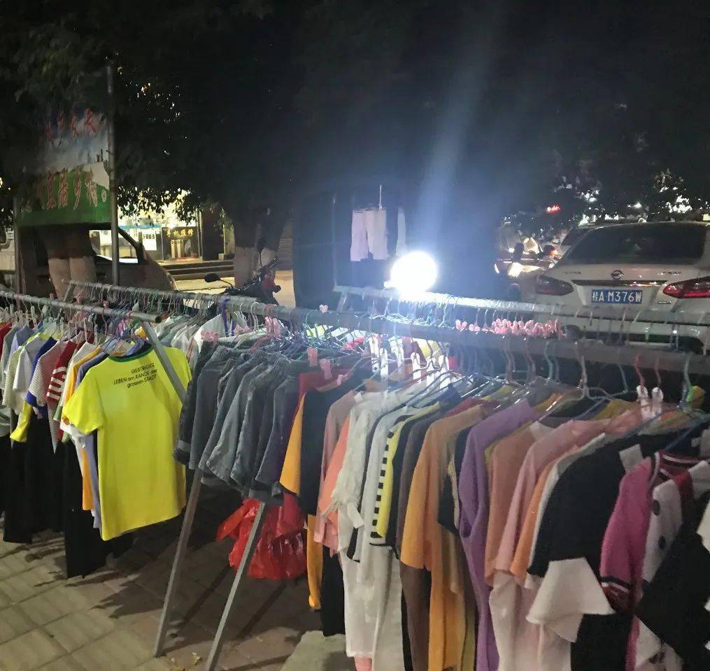 满满人间烟火气直击宾阳黎塘镇的夜市摆地摊现状