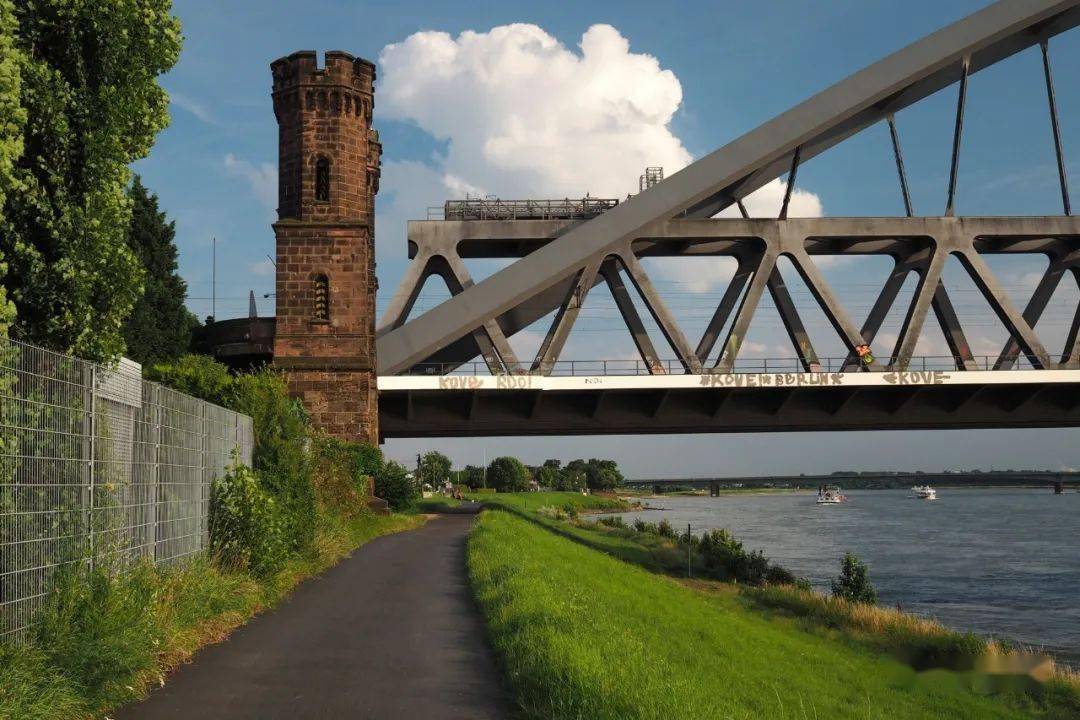 钢结构桥梁德国主跨250m4线铁路钢桁柔性拱