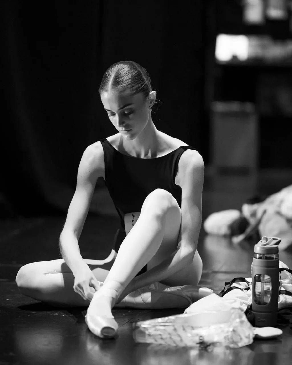 黑白芭蕾照片美飞了