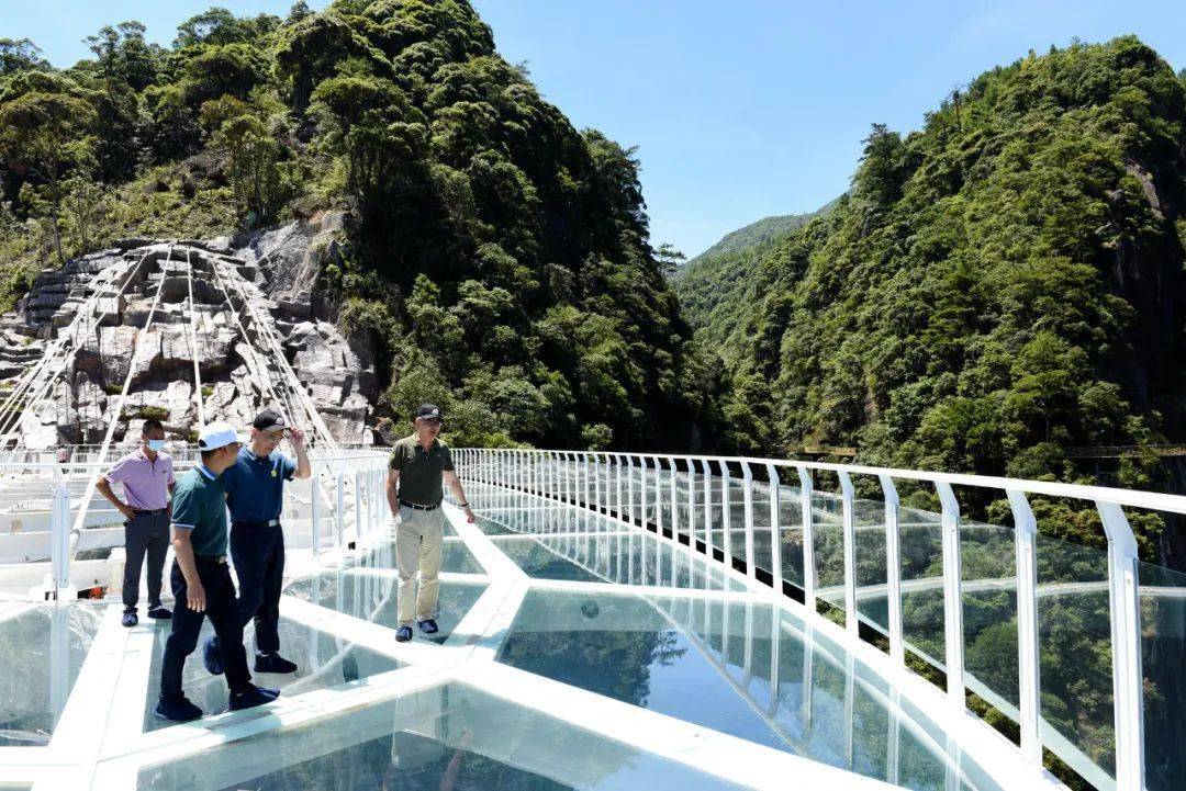 專家組一行先後走進九仙山國家4a級旅遊景區,省級金牌旅遊村國寶佛嶺