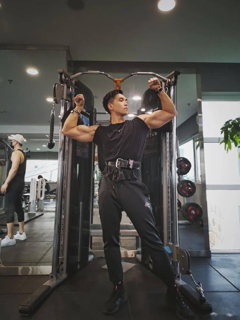 37岁林丹和33位肌肉男同台竞技荷尔蒙炸裂网友中国肌肉男正在崛起