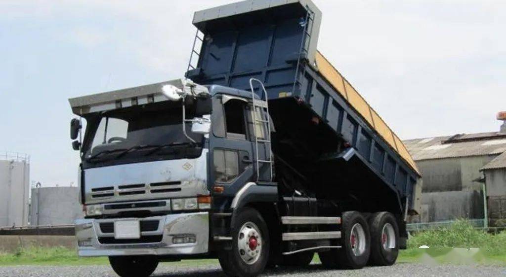 时的汽车logo还没有变化第一代日产ud大拇指(nissanud big thumb)重卡