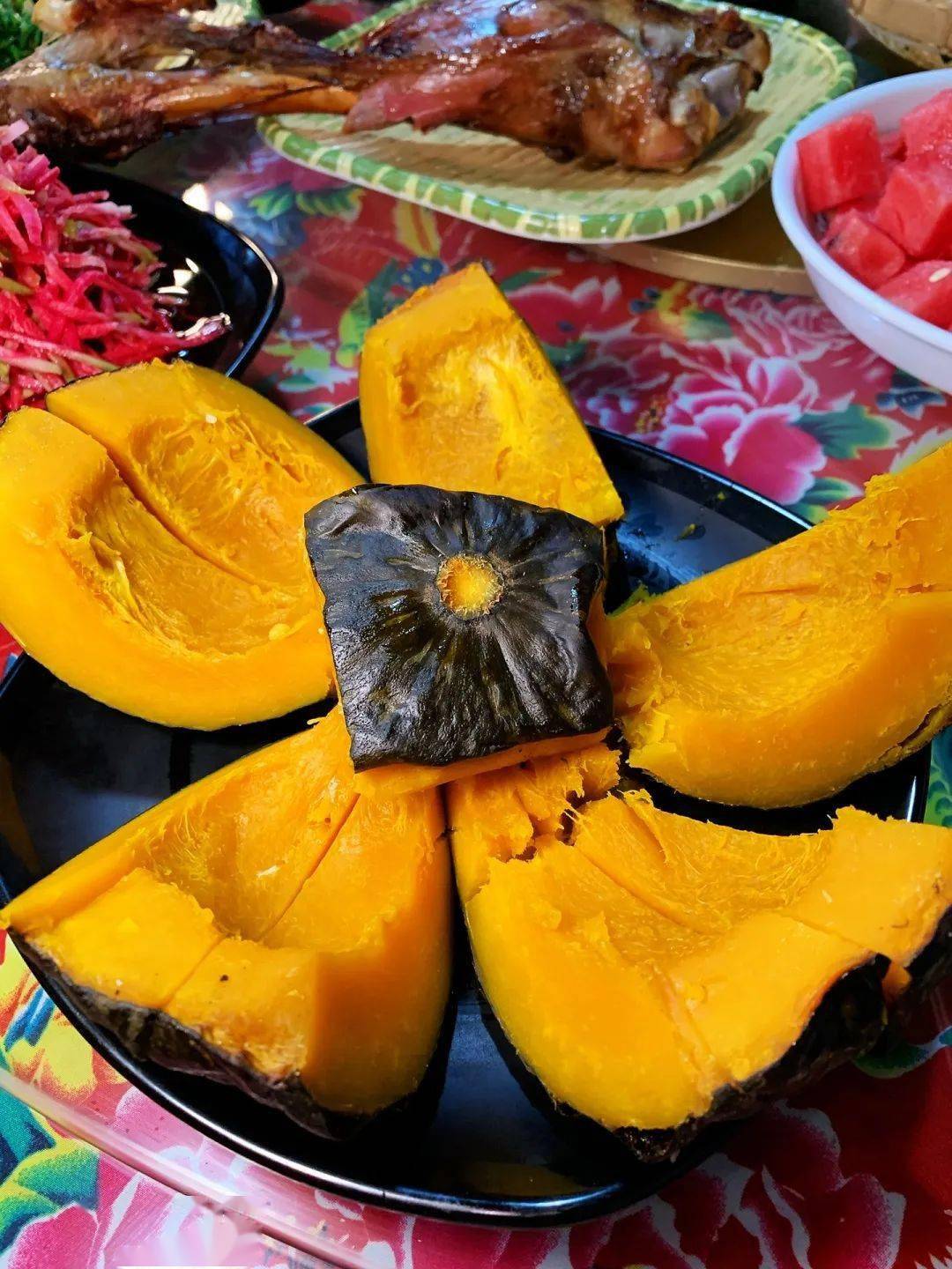 长春贼接地气儿的土窑坑烤,大公鸡,五花肉烧得流油,好吃哈拉哨