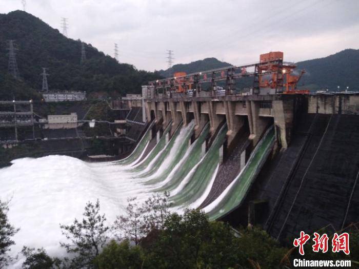 浙江新安江水库关闭泄洪闸 水位回落至汛限以下