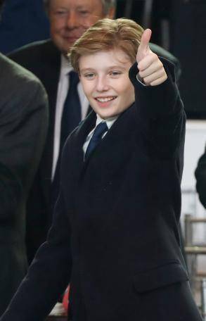 巴伦一出生就受到了大家的关注,从小生活富足,经常被带着参加各种活动