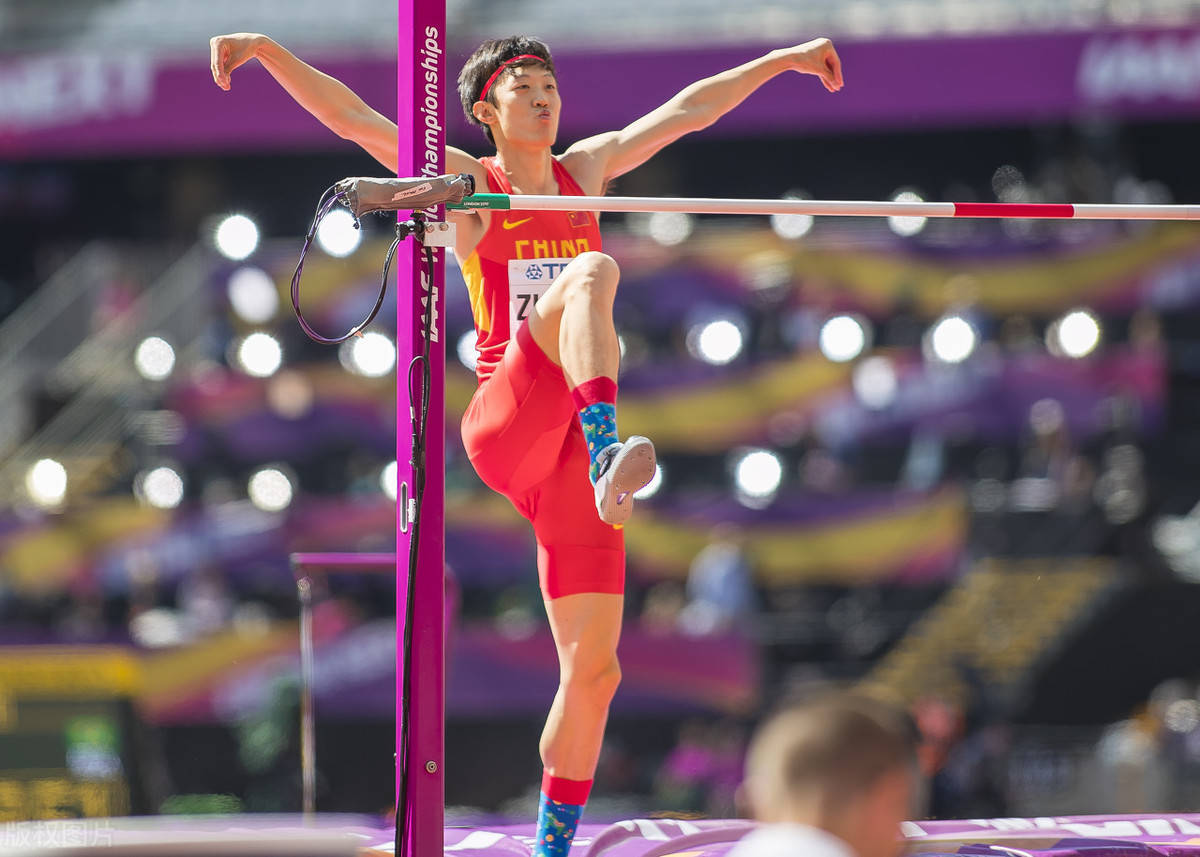 张国伟退役后"落魄"送外卖,惨遭媒体嘲讽,却圈粉无数