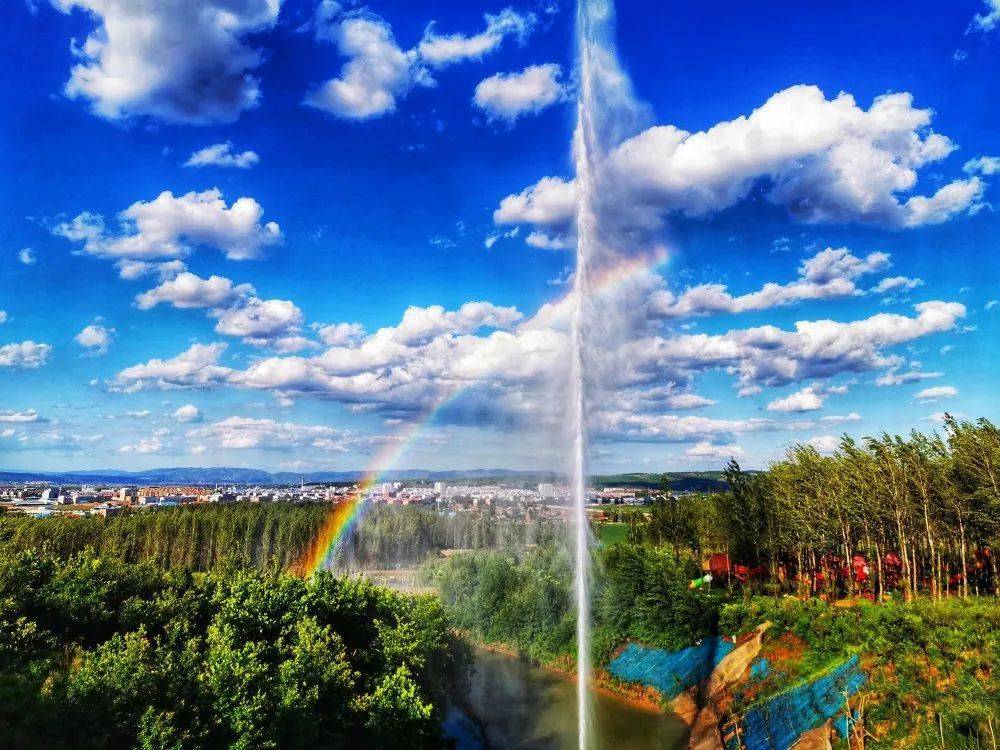 满足了人们儿时在彩虹中穿梭的梦想,起落之间尽是无忧无虑,彩虹之上