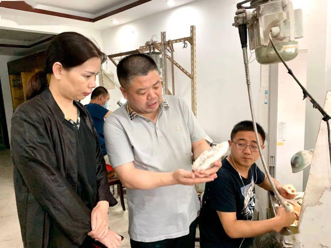 走访扬州郭忠广考察经典玉山子