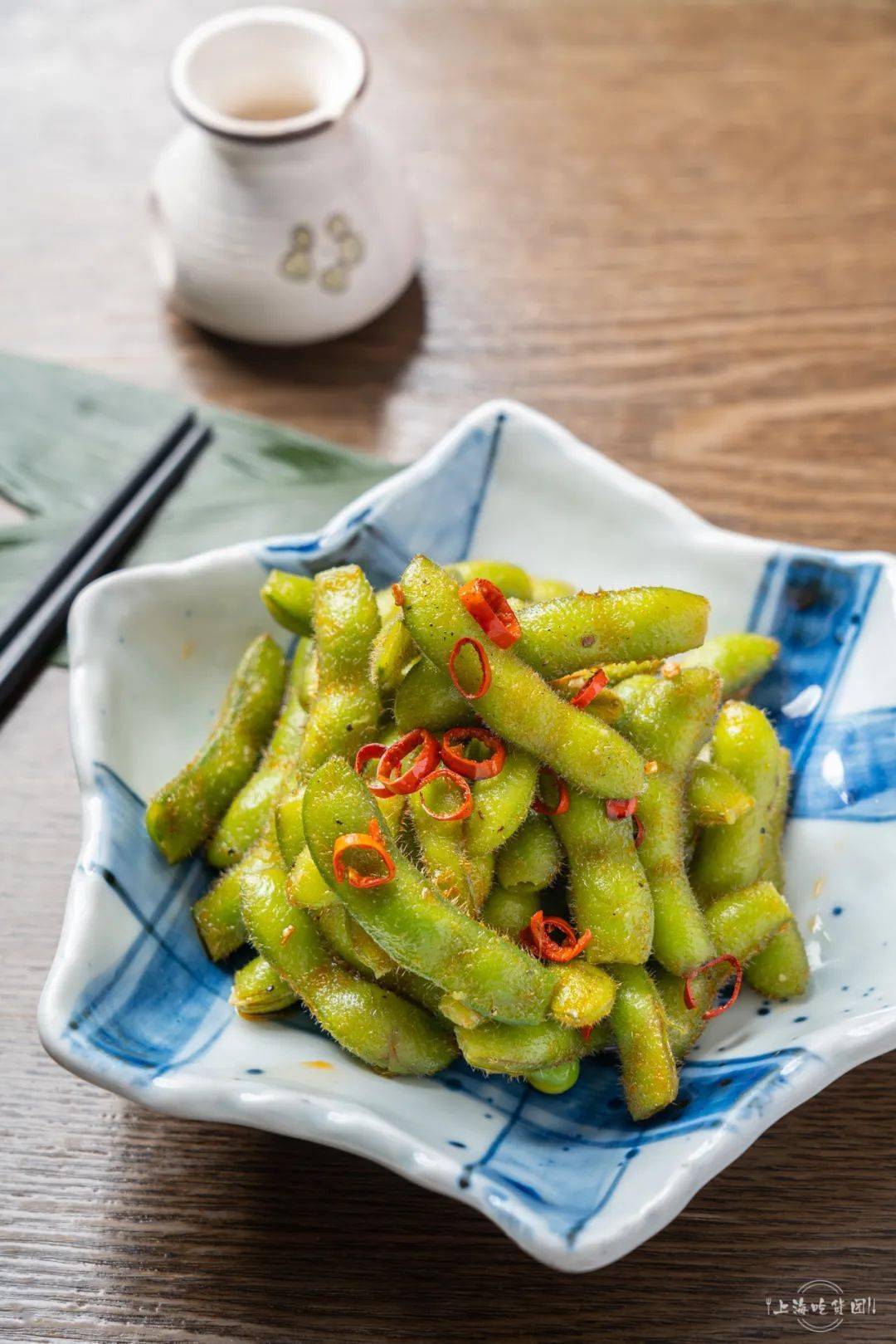 铁板豆腐,浸到特调酱汁的空运菠菜沙拉咸甜酸鲜辣味毛豆也能刺激味蕾