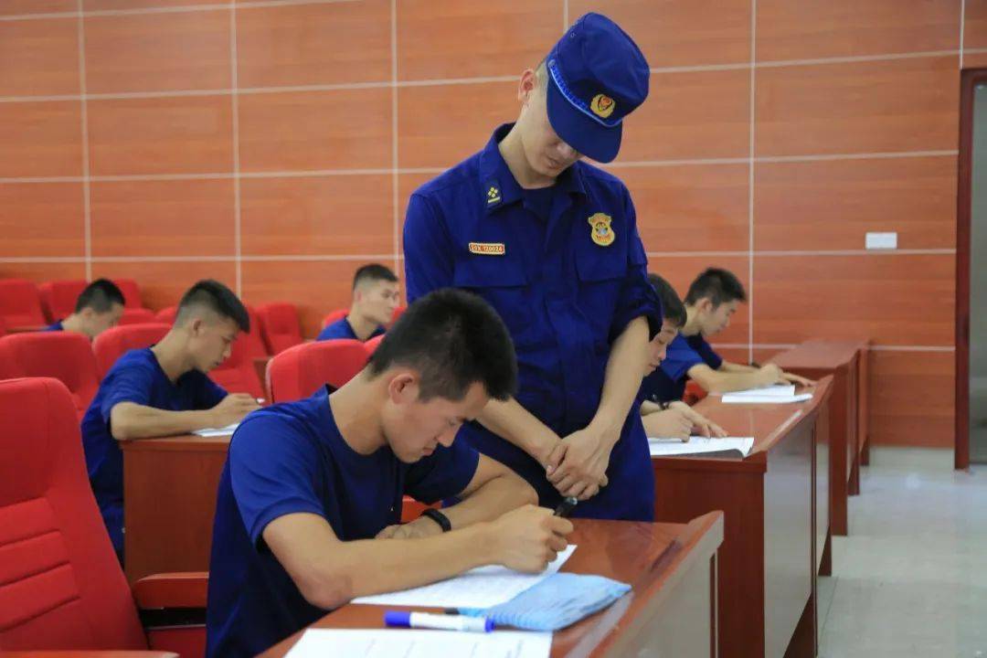 想留队的初级消防员是时候展现你真正的技术了