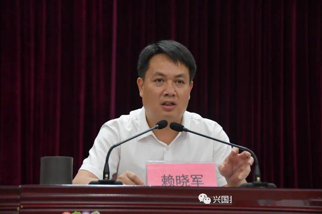 李静在致辞中说,近年来,碧桂园集团聚焦红军后代,开展了"1 1 1"红军