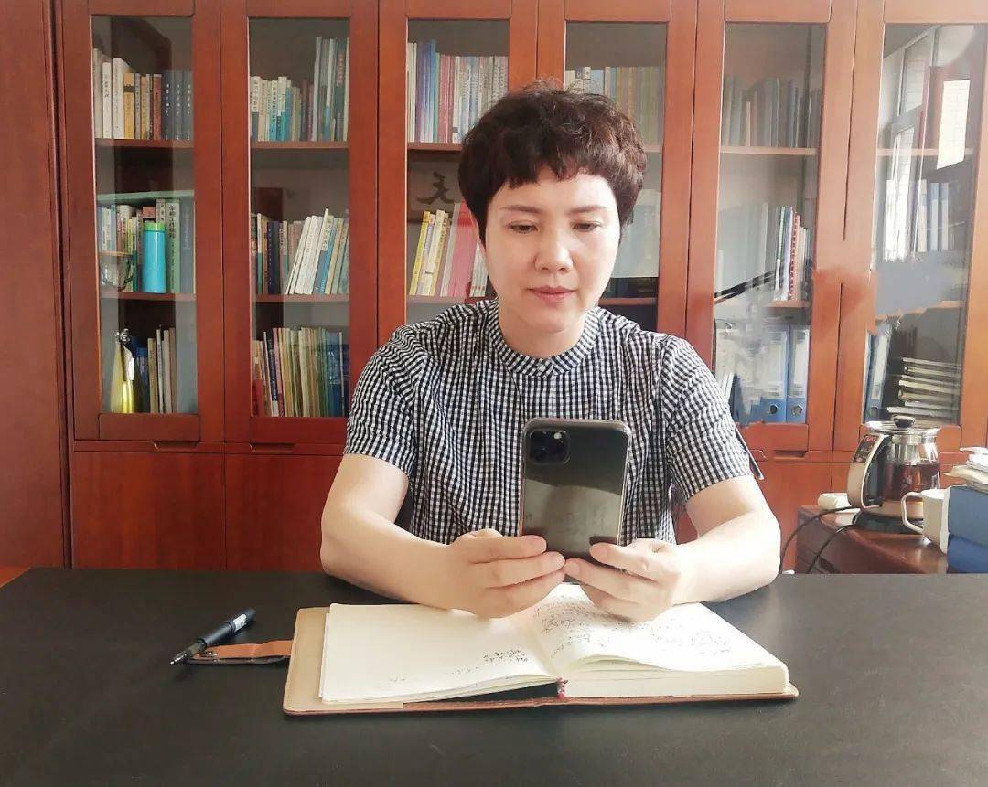 此次讲座邓敏老师以国家教学成果奖的培育和申报为主要内容,以广东