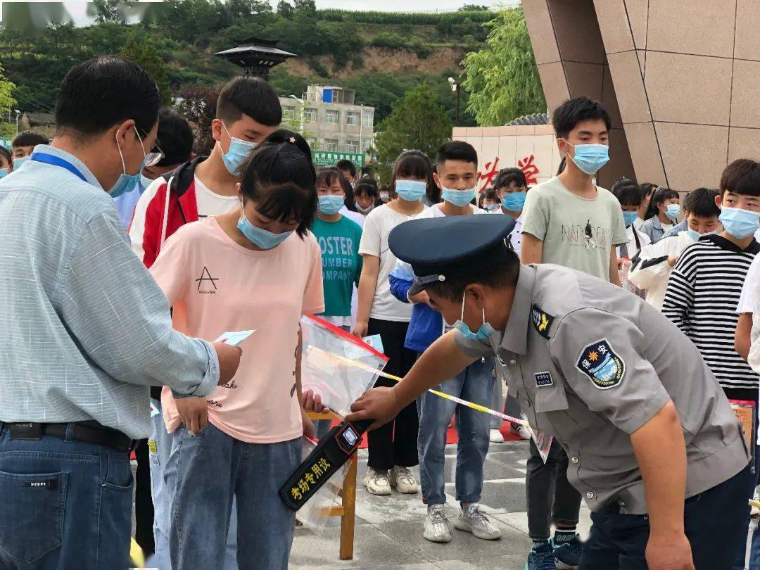 直击现场陇南29551名中考生今日开考