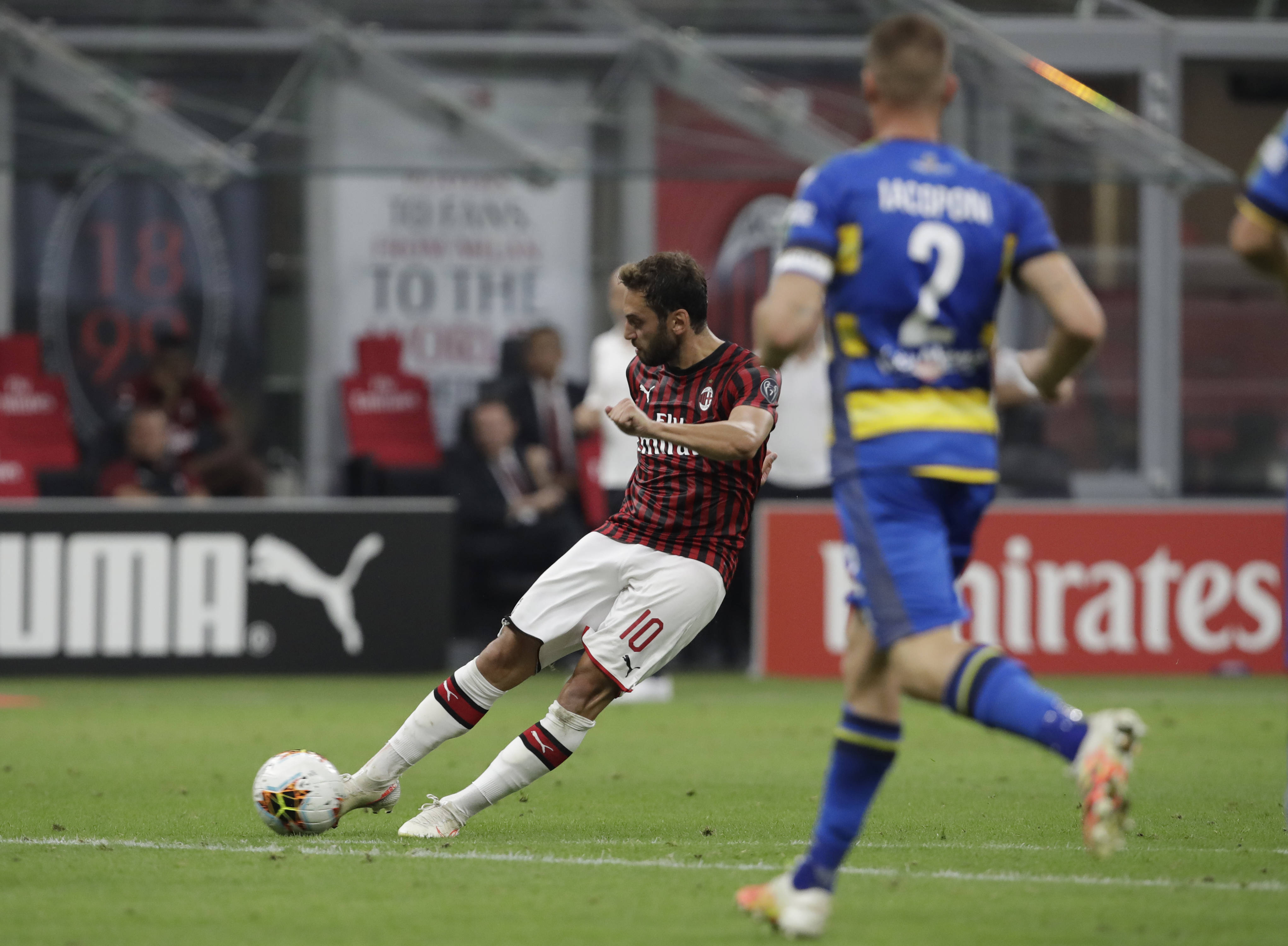 足球——意甲:ac米兰胜帕尔马