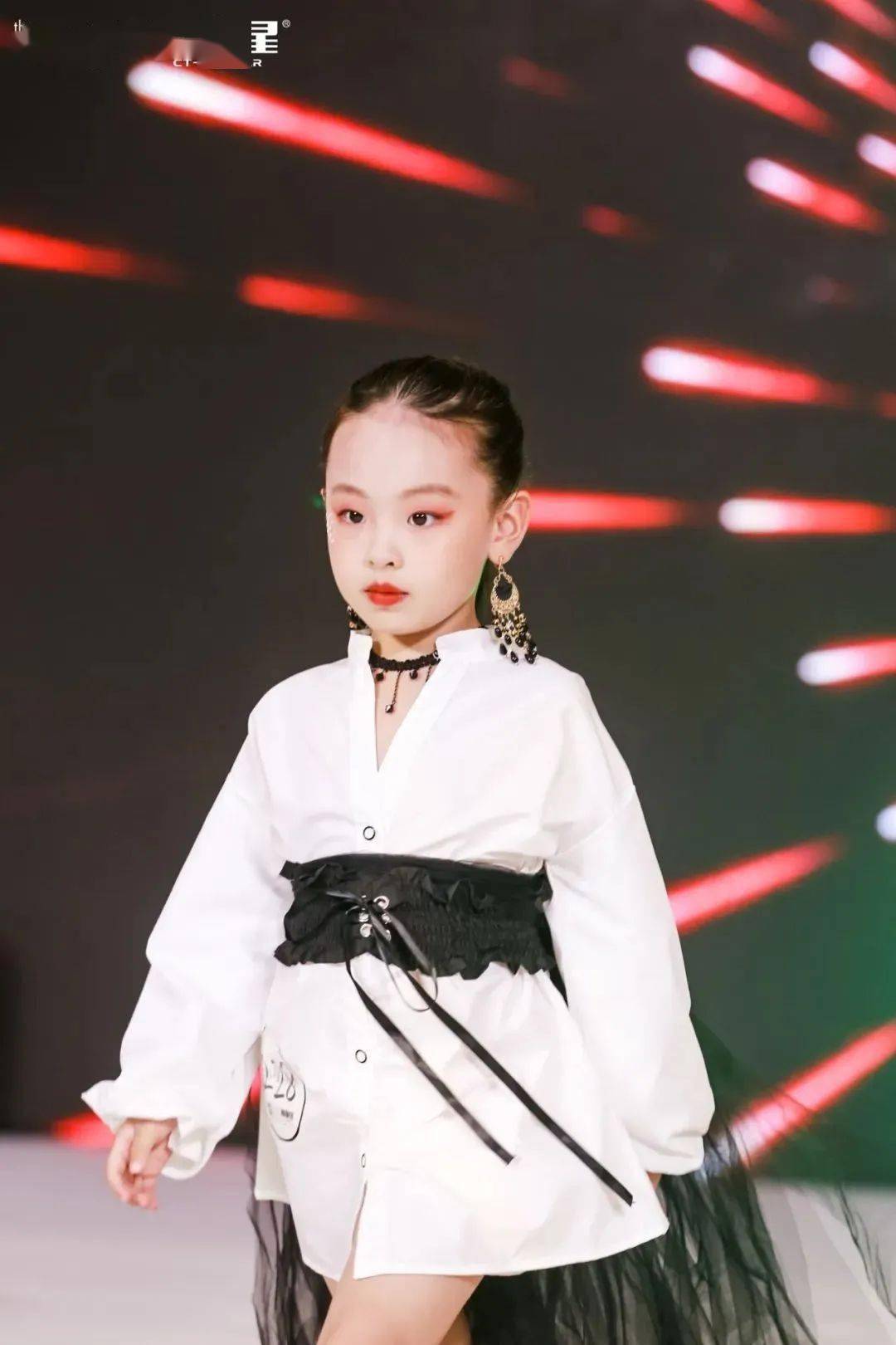 潮童星秀场谁说潮童星只有酷小孩我们还有翩翩少年郑州郑东赛区晋级