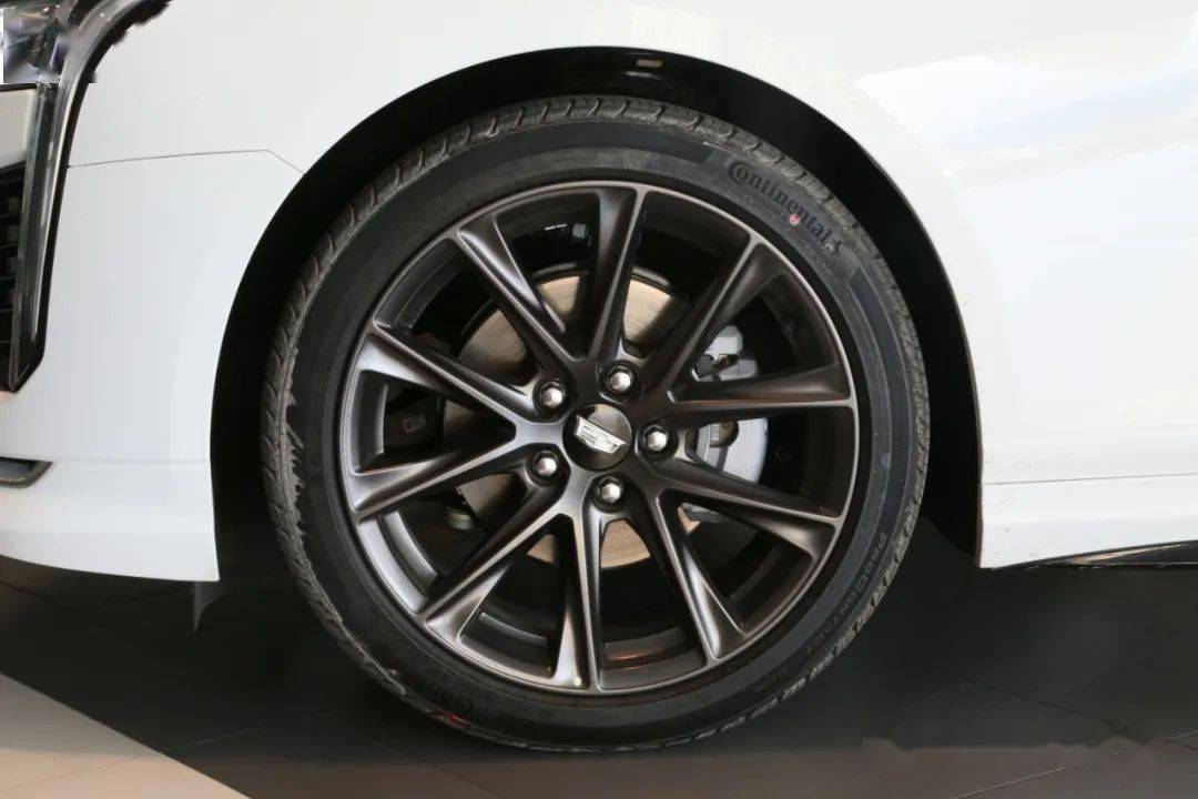 爱试驾主打年轻运动凯迪拉克ct4超出预期
