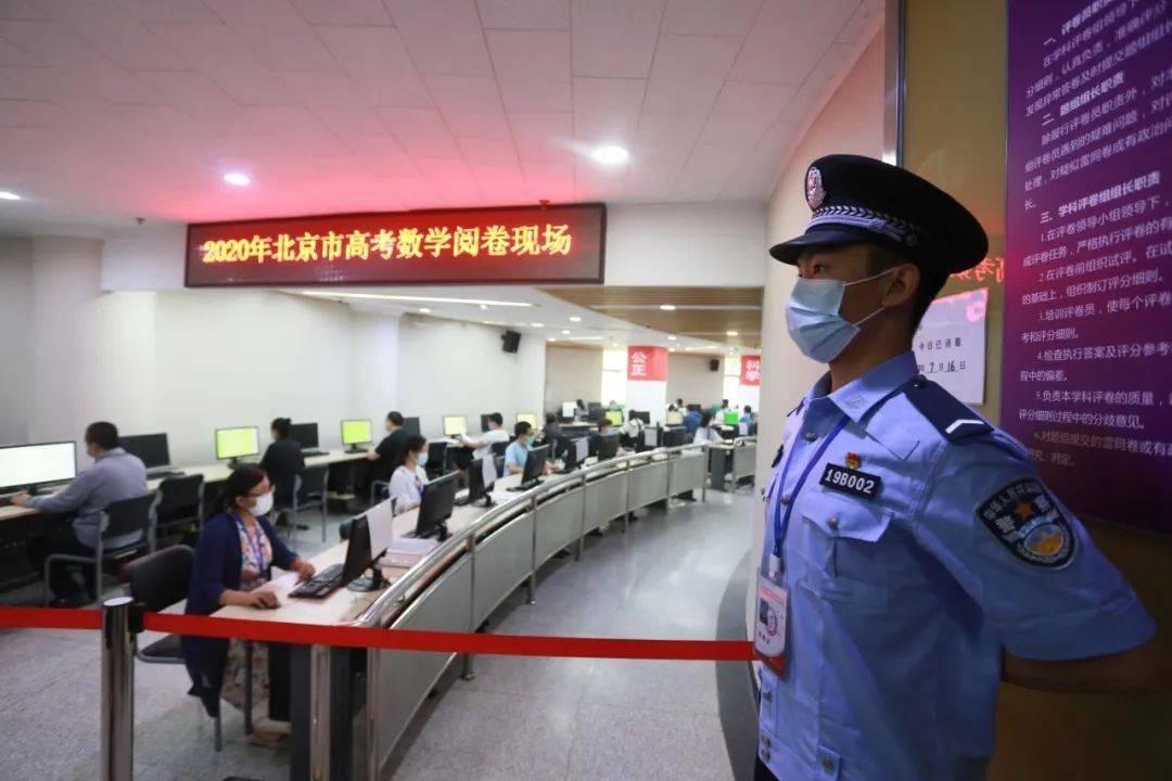 探访北京高考阅卷点语文已有满分作文得分过高或过低将100复核