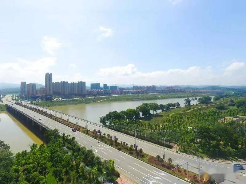 一组图片带你领略月亮湾的过去和现在