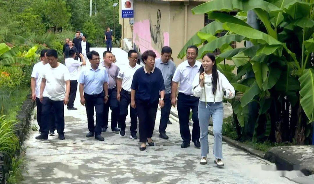 7月15日,白银市白银区区委副书记,区长张莉,区委副书记薛丞忠率领考察