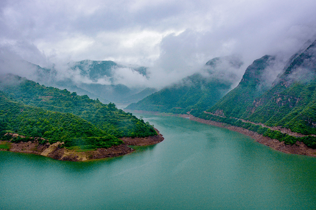 天青色等烟雨而我在等你