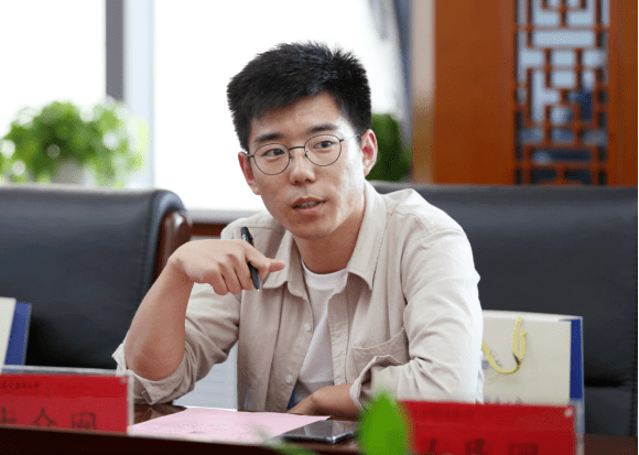 马万里邱寒,2016级学生,现任职于山东跟谁学互联科技有限公司,从事