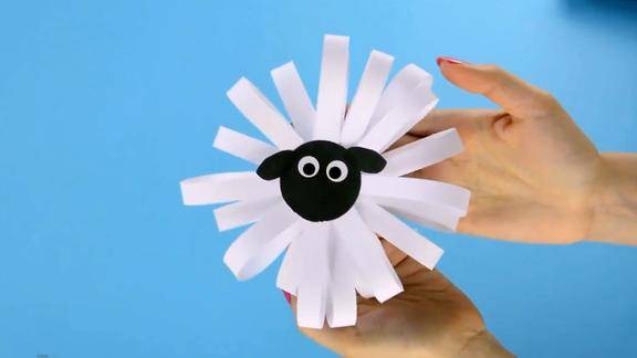 幼儿手工用纸条制作一只小动物可爱的小羊咩咩