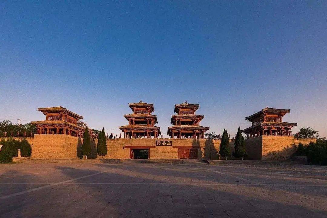 函谷关,从此土豪杨仆变成了「关内人」,多了无限的慰藉.