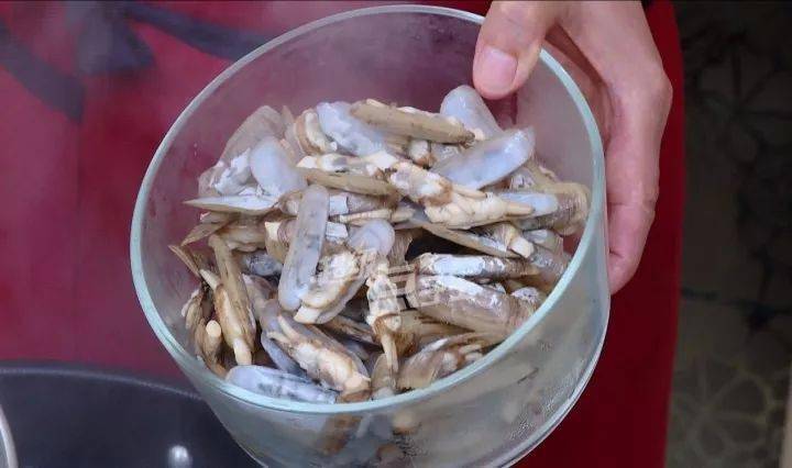 这指甲螺噼啪作响好热闹,鲜甜多汁有诀窍!_豆芽