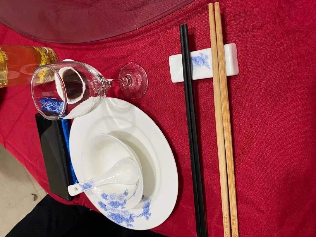 公筷公勺的摆放图片图片