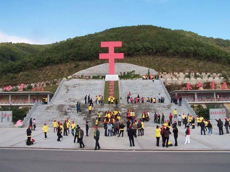 避暑宜居凤凰山庄为您提供清凉一夏专车接送入住即免凤凰山景区门票