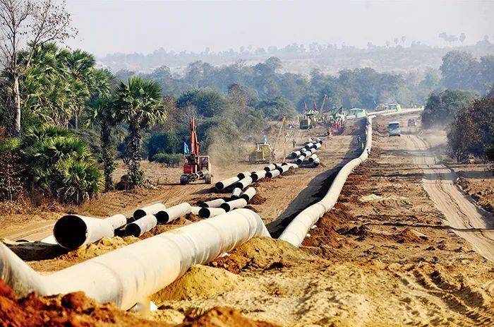 中缅油气管道热带雨林施工中缅天然气管道缅甸境内段长793千米,皱缅