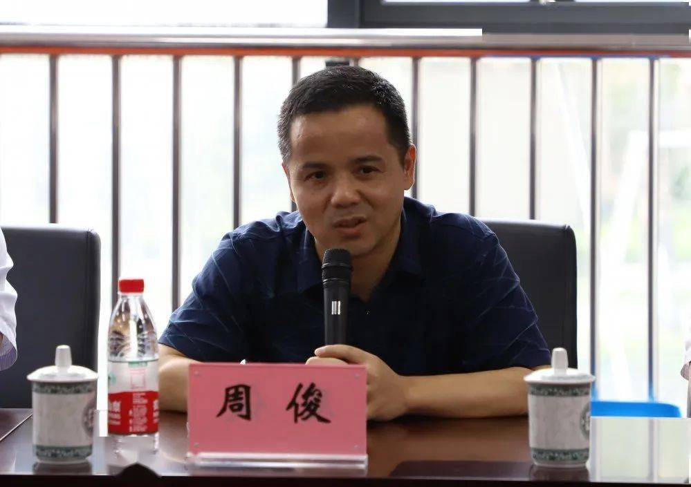 学校徐小琪老师,杭州二中白马湖学校柯君妹老师等作为学员代表发言