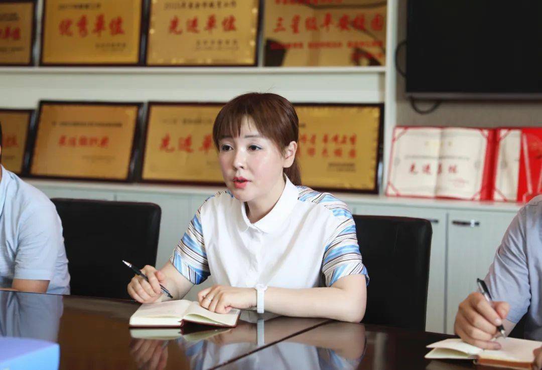 要闻市委常委组织部部长教育党工委书记朴清梅到党支部联系点对接
