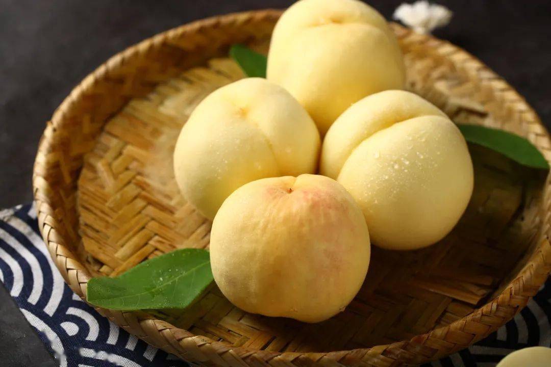 爽脆白蜜桃洗洗带皮啃桃蜜味香浓