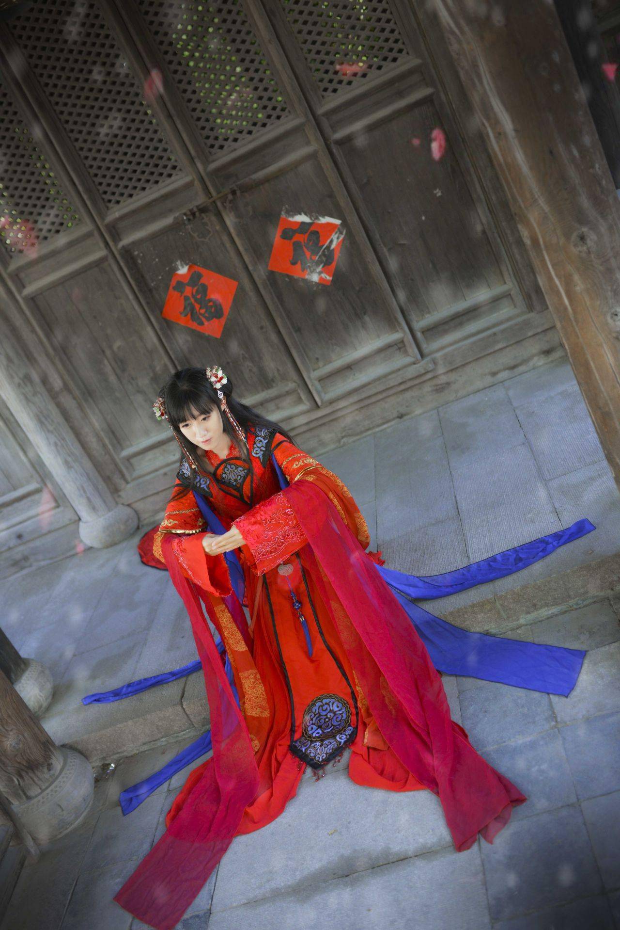 姜沉鱼未入宫 梨花雨;姜沉鱼宫装 桥姬卷珠帘;姜沉鱼婚服 桥姬牡丹