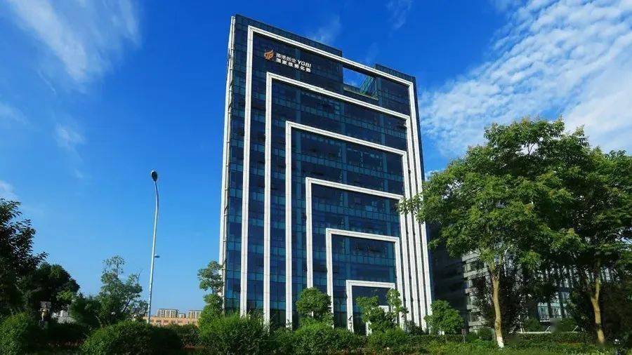 宁波甬港现代创业服务中心位于宁波国家高新区菁华路188号,占地面积3.