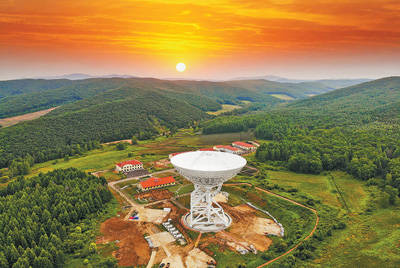 图为西安卫星测控中心佳木斯深空站66米深空测控天线(航拍). 王晓学摄