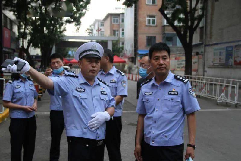 市公安局交警支队领导深入实地调研群众反映强烈的交通拥堵,停车难等