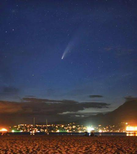 6800年一遇彗星今明最近地球华裔发烧友大温三地追星拍摄