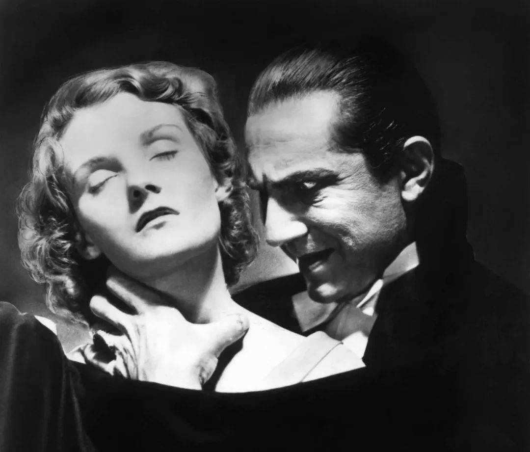 贝拉·卢戈西当时因为深陷吗啡和镇静剂,身体每况愈下而逝去,没能完整