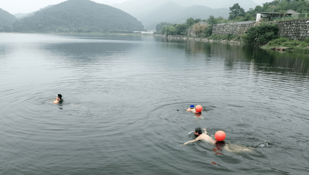 从主要负责水上救援的诸暨蓝天救援队了解到,每年7,8,9月份是野外溺水