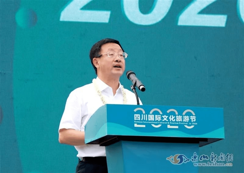 韩国旅游发展局成都办事处支社长赵洪儁;资阳市委常委,副市长刘华彬