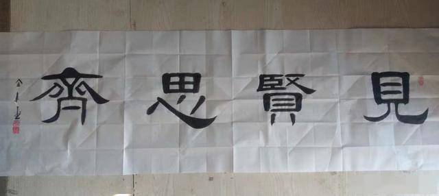 酷爱书法艺术,临习各种汉碑,兼修各种隶帖,虚心好学,持之以恒