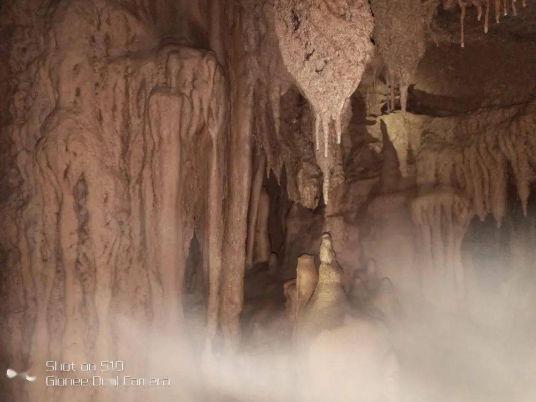 洞口大厅是古时候隔离麻风病人和传染病人的地方,进入内部,10000流明