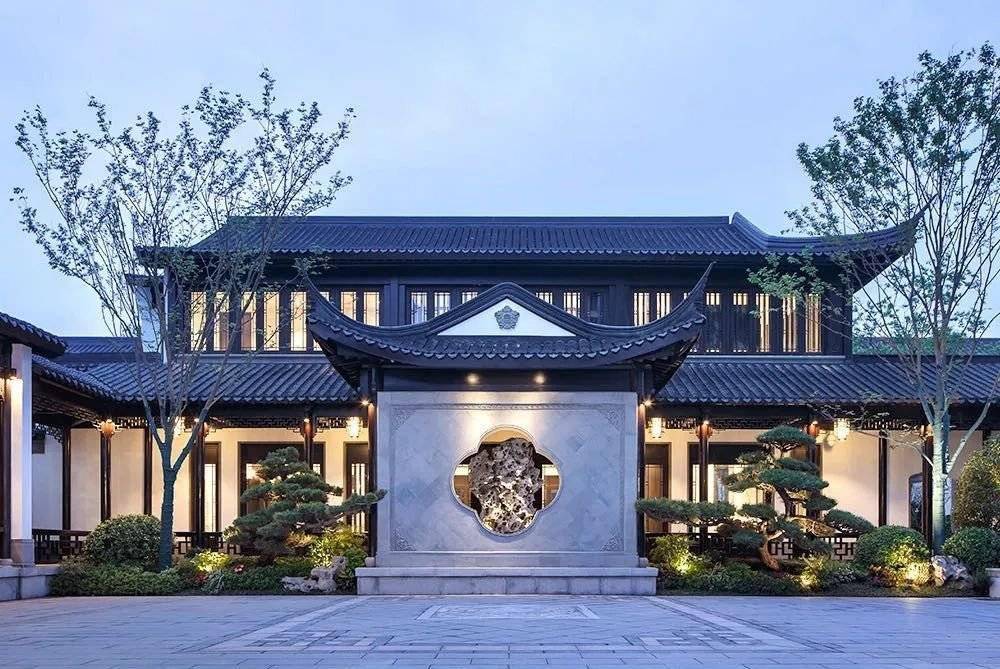 嘉兴花语堂园区主入口实景作为"江南院子"最顶端的产品,拙政江南无论