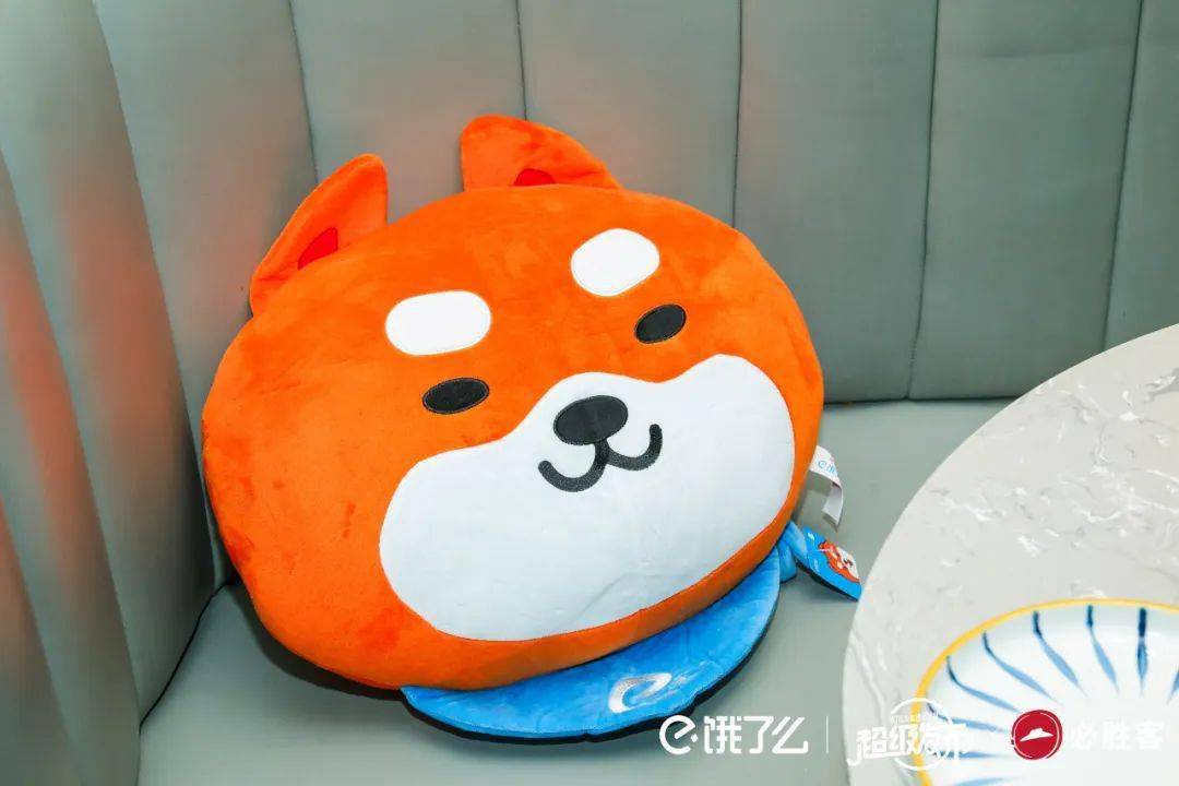 饿了么×必胜客联名,跨界潮t展引领"食尚"潮流!_小宝