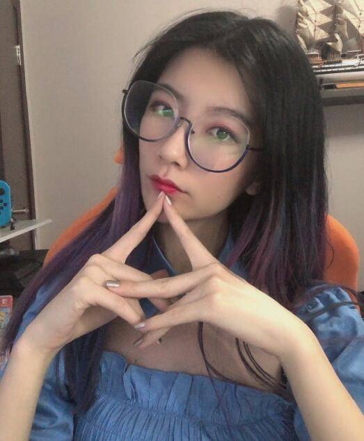 虎牙技术最好的女主播,曾获ps4白金奖杯,玩网游却被全服狙击