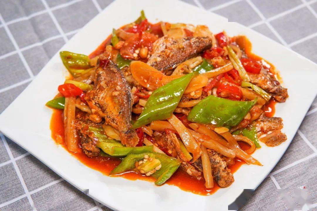 黄豆酸笋焖剥皮鱼